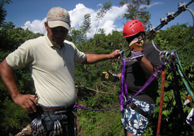 Foto de la preparación para el Canopy en Barahona de manos del Hotel Casa Bonita