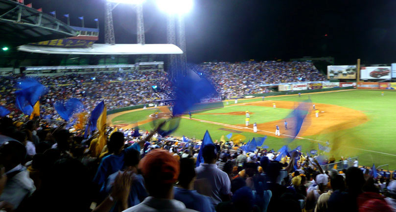 Imagen de un partido de beisbol dominicano entre Aguilas Cibaeñas y Tigres del Licey