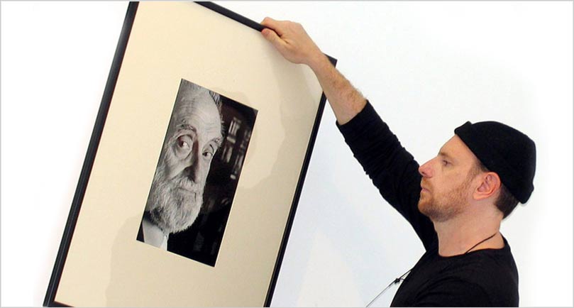 Imagen de Daniel Mordzinski, conferencista en la XV Feria del Libro 2012 en la Plaza de la Cultura de Santo Domingo