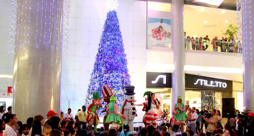 Espectáculo navideño en el centro comercial Blue Mall de Santo Domingo