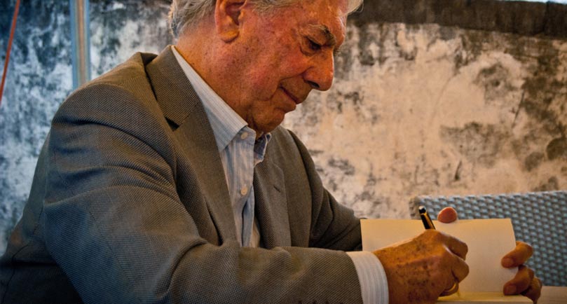 MARIO VARGAS LLOSA FOTOGRAFIADO POR Daniele Devoti